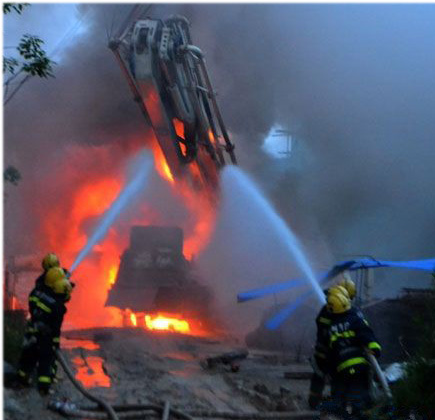 電纜著(zhù)火，礦工遇難！